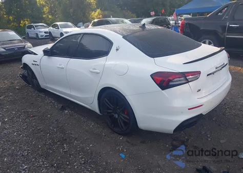 2022 Maserati Ghibli Modena Q4 z USA, uszkodzony, nr VIN ZAM57YTM1NX398070